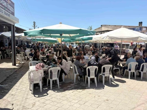 G&ouml;rdes Sanayi Sitesi&rsquo;nden 6 bin kişilik hayır yemeği
