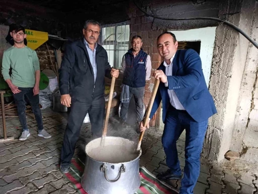 G&ouml;rdes&rsquo;te asırlık gelenek yaşatılıyor
