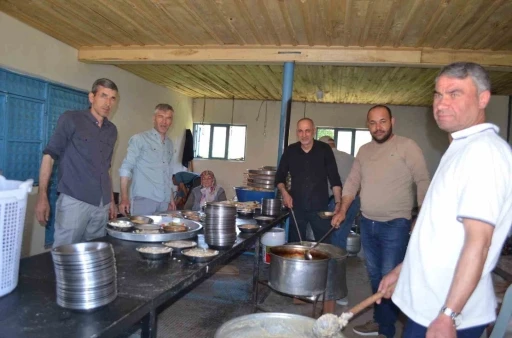 G&ouml;rdes&rsquo;te geleneksel k&ouml;y hayrına yoğun katılım
