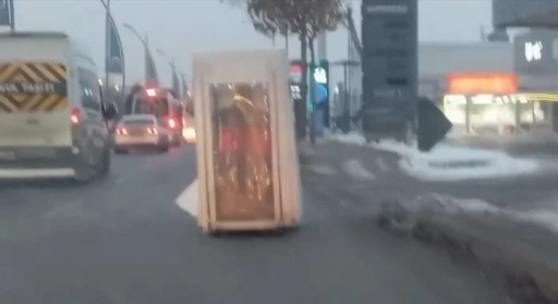 G&ouml;ren bir daha baktı
