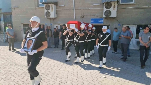 G&ouml;rev başında hayatını kaybeden polis memuru son yolculuğuna uğurlandı
