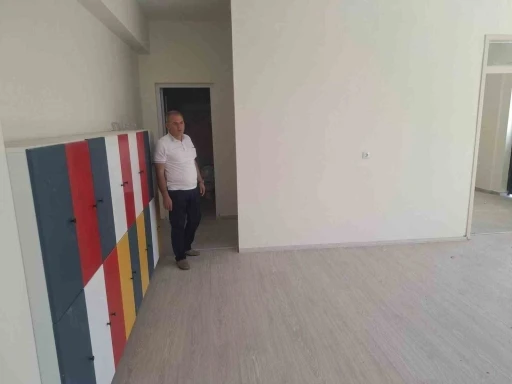 G&ouml;reve başlar başlamaz ilk durağı yeni okul oldu
