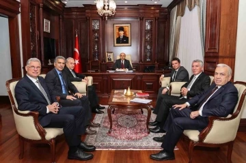 Göreve başlayan belediye başkanları, Vali Mahmut Demirtaş’ı ziyaret etti
