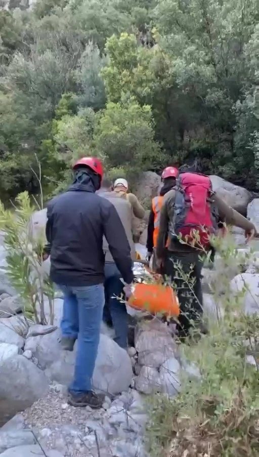 Görevi sırasında sakatlanan Milli Parklar görevlisini JAK ekipleri kurtardı
