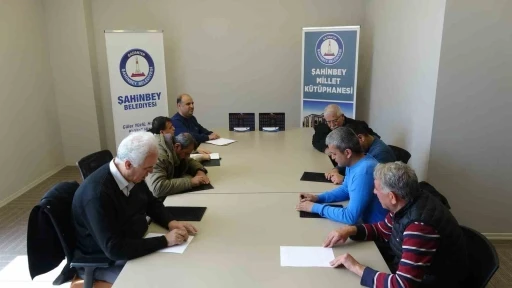 G&ouml;rme engeliler Braille alfabesi &ouml;ğreniyor
