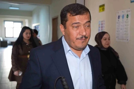 Görme engeline inat başarıya yürüyen öğretmen: Şimdi özel öğrencilerine rehberlik ediyor
