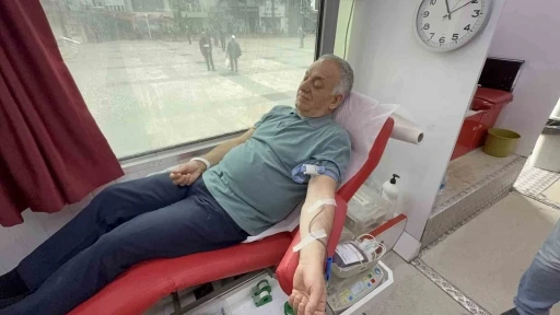 Görme engelli eski Milletvekili Ayva, Düzce’de kan bağışı çağrısında bulundu
