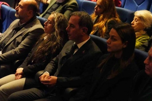 G&ouml;rme Engelli Ressamın Braille tekniğiyle yaptığı resimler beğeni topladı
