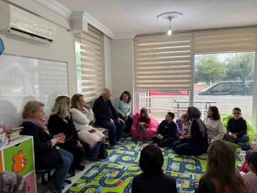 G&ouml;rme engelliler i&ccedil;in 3 yılda 200 kitap seslendirildi
