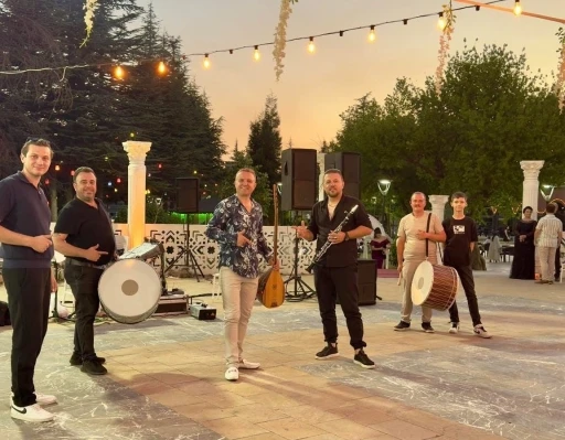 G&ouml;steriş yerine samimiyet: D&uuml;ğ&uuml;nlerde "Minimalist" d&ouml;n&uuml;ş başladı
