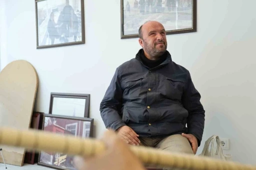 G&ouml;zleri g&ouml;rm&uuml;yor, hayata m&uuml;zikle tutunuyor
