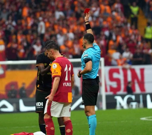 Göztepe’de Malcom Bokele kırmızı kart gördü