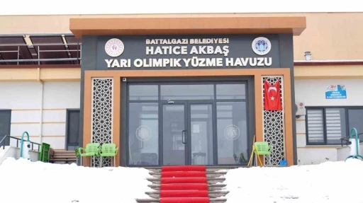 G&ouml;ztepe Hatice Akbaş Yarı Olimpik Y&uuml;zme Havuzu&rsquo;nda yeni d&ouml;nem eğitimleri
