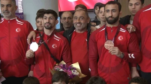 Grekoromen Güreş Milli Takımı yurda döndü
