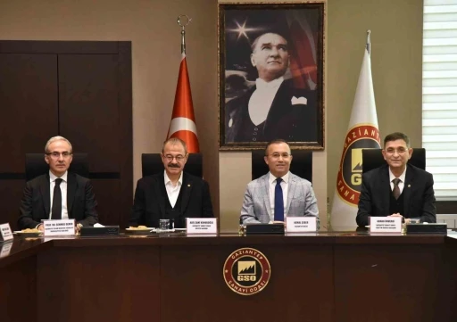 GSO ev sahipliğinde "Sanayide Dijital D&ouml;n&uuml;ş&uuml;m ve Yapay Zeka" konusu ele alındı
