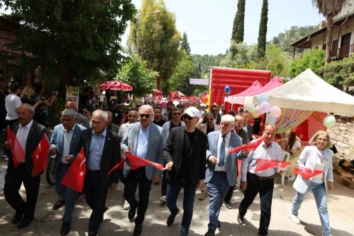 G&uuml;ll&uuml;bah&ccedil;e&rsquo;de festival coşkusu başladı.
