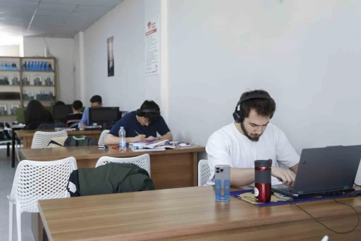Gülnar’da öğrenciler için sessiz ve konforlu okuma salonu
