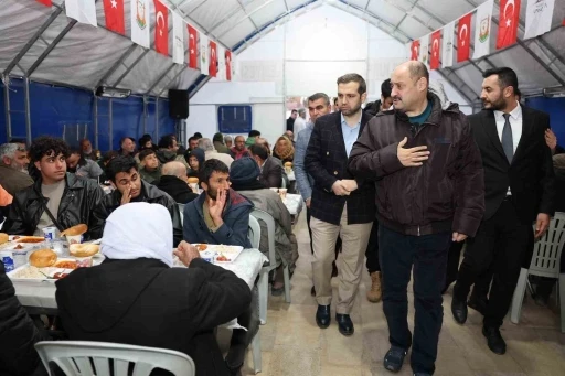 G&uuml;lpınar, iftar &ccedil;adırında vatandaşlarla buluştu
