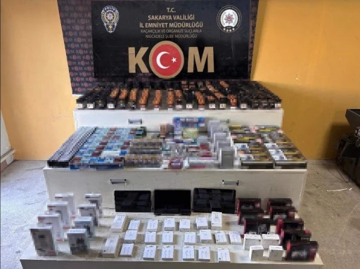G&uuml;mr&uuml;k ka&ccedil;ağı &uuml;r&uuml;nleri piyasaya s&uuml;receklerdi polis yakaladı: 3 g&ouml;zaltı

