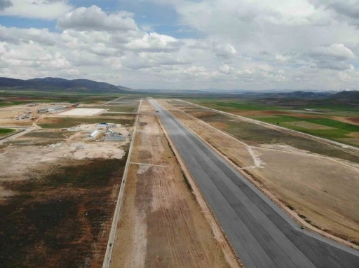 G&uuml;m&uuml;şhane-Bayburt Havalimanı&rsquo;nda &ccedil;alışmalar s&uuml;r&uuml;yor
