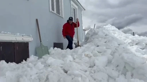 G&uuml;m&uuml;şhane&rsquo;de akılalmaz olay: Ayılar bu kez kapıdan değil pencereden girdi
