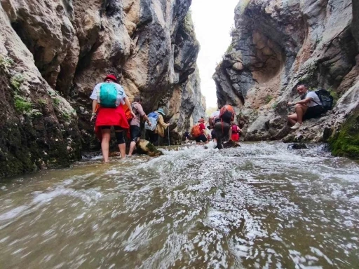 G&uuml;m&uuml;şhane&rsquo;de doğaseverler Yılanlı Kanyon&rsquo;u keşfetti
