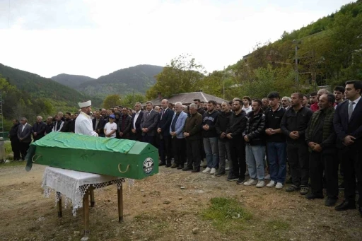 G&uuml;m&uuml;şhane&rsquo;de &ouml;ld&uuml;r&uuml;len gen&ccedil; kadın son yolculuğuna uğurlandı
