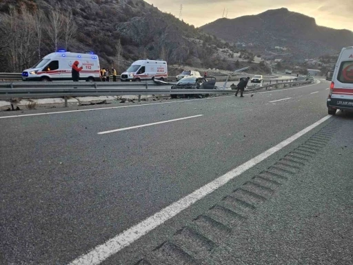 G&uuml;m&uuml;şhane&rsquo;de trafik kazası: 1&rsquo;i ağır 4 yaralı
