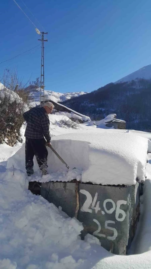 G&uuml;m&uuml;şhane&rsquo;de vatandaşların zorlu kış mesaisi
