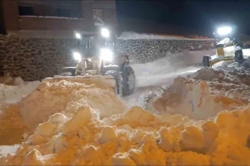 G&uuml;m&uuml;şhane&rsquo;nin zirvelerinde kar seferberliği
