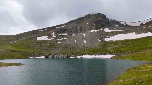 Gümüşhane’nin zirvesinde saklı güzellik: Çakırgöl Gölü
