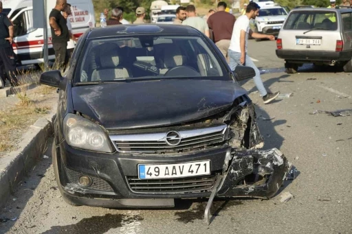 Gümüşhane-Trabzon karayolunda 3 aracın karıştığı kazada 2’si çocuk 7 kişi yaralandı
