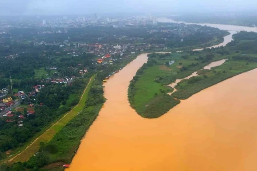 Güney Asya’daki sel ve toprak kaymalarında ölü sayısı 295’e yükseldi
