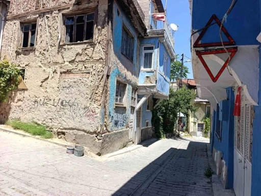 G&uuml;n&uuml;n fotoğrafı Afyonkarahisar&rsquo;dan: Ara&ccedil;ların &ccedil;arptığı eve reflekt&ouml;rl&uuml; &ouml;nlem
