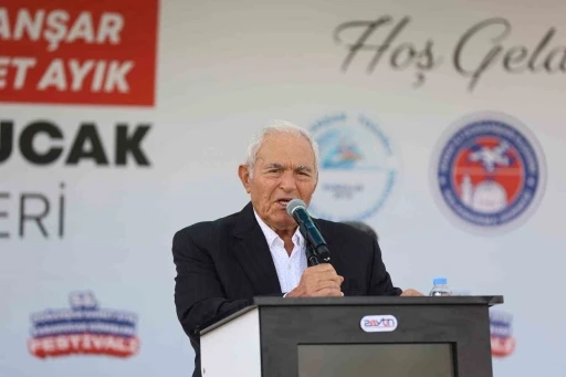 Güreşçiler meydana indi, Karakucak güreşleri başladı
