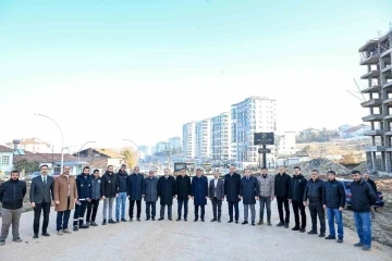 G&uuml;rkan, İsmet Paşa Caddesi&rsquo;ndeki yol &ccedil;alışmalarını inceledi
