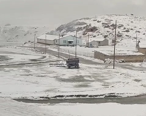 G&uuml;rpınar&rsquo;da mayıs ayında kar s&uuml;rprizi

