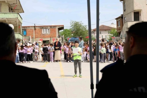 Güvenli trafiğin şartlarını ‘tebessümle’ öğrendiler
