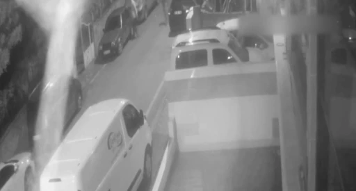 G&uuml;venlik kameralarını saniye saniye izleyerek hırsızları yakaladılar
