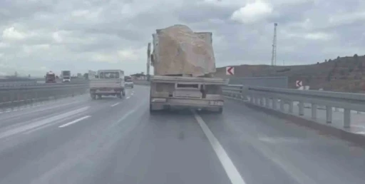 G&uuml;venlik &ouml;nlemleri alınmadan traverten taşıyan kamyona 25 bin lira ceza kesildi
