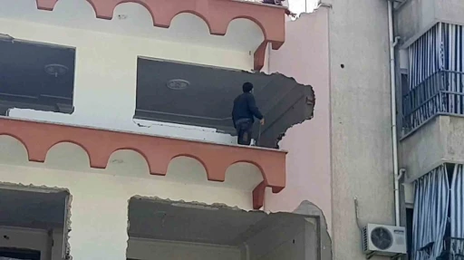 G&uuml;venlik &ouml;nlemleri alınmadan yapılan bina yıkımı tehlike sa&ccedil;tı
