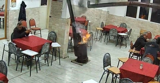 G&uuml;zel kokması i&ccedil;in sobaya d&ouml;k&uuml;len kolonya ortalığı savaş alanına &ccedil;evirdi
