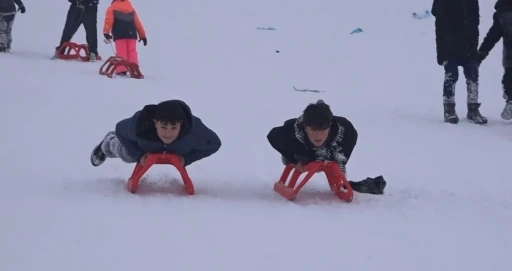 G&uuml;zeldağ Kayak Merkezi 15 bin kişiyi ağırladı
