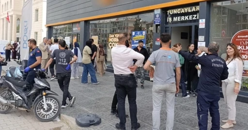 G&uuml;zellik merkezinde korkutan yangın
