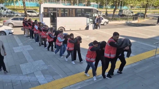 G&uuml;zellik merkezlerine &ccedil;ektikleri vatandaşları dolandıran &ccedil;eteye operasyon: 12 tutuklama
