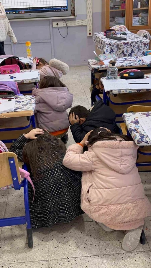 G&uuml;zelyurt&rsquo;ta ilkokul &ouml;ğrencilerine yangın ve deprem tatbikatı
