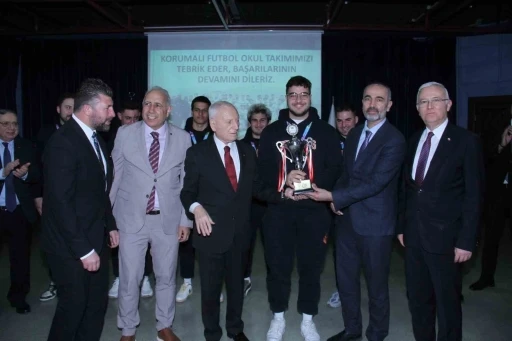 Haberal&rsquo;dan şampiyonlara jest: Burs oranı y&uuml;zde 20&rsquo;ye &ccedil;ıkarıldı
