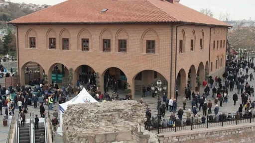 Hacı Bayram Camii’nde gün boyu yoğunluk yaşanıyor
