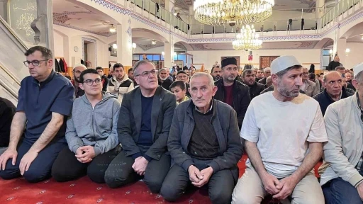 Hacılar’da gönüller, Kadir Gecesi’nde arındı

