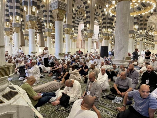 Hacılar Ravda-ı Mutahhara&rsquo;ya koştular
